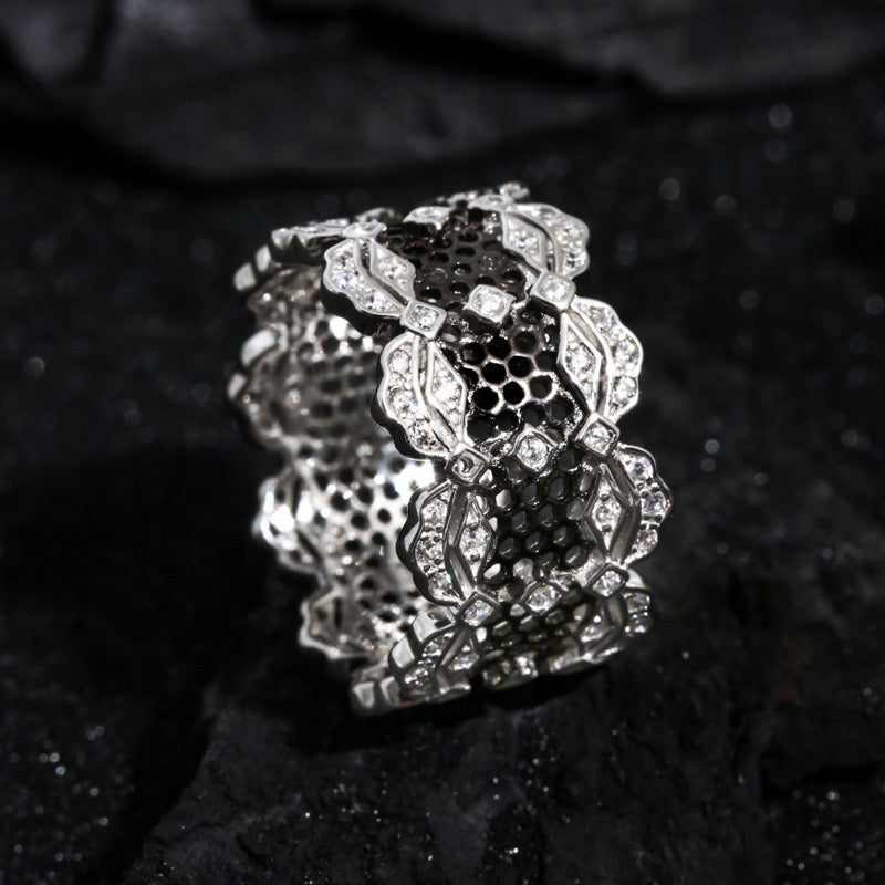 Blackswan hollow lace metal ring